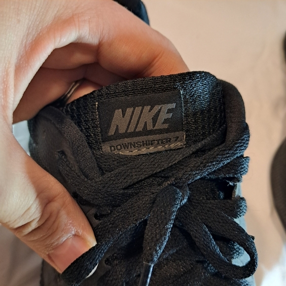 Nike Downshifter 7 Triple Black 852433-004 Women Sneakers Size 7 Running Trainer - Picture 6 of 9